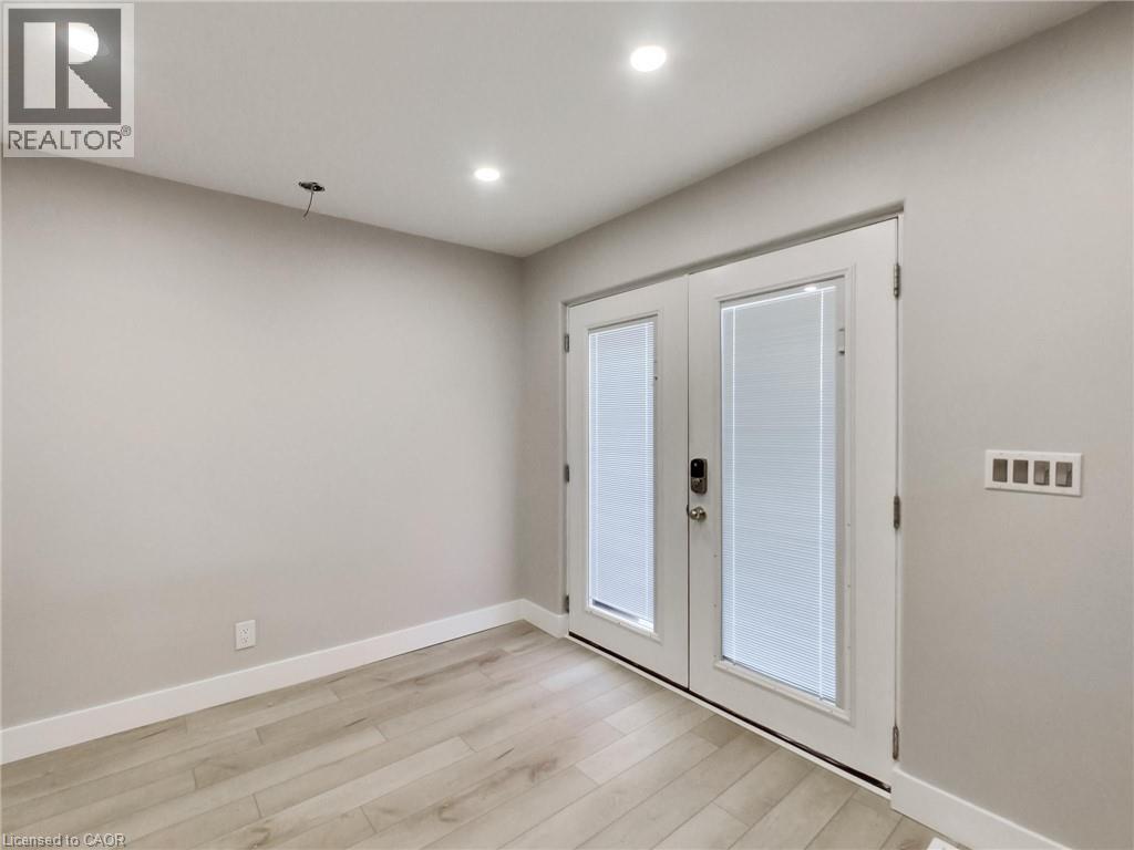 229 Parkdale Avenue N Property Photo 6