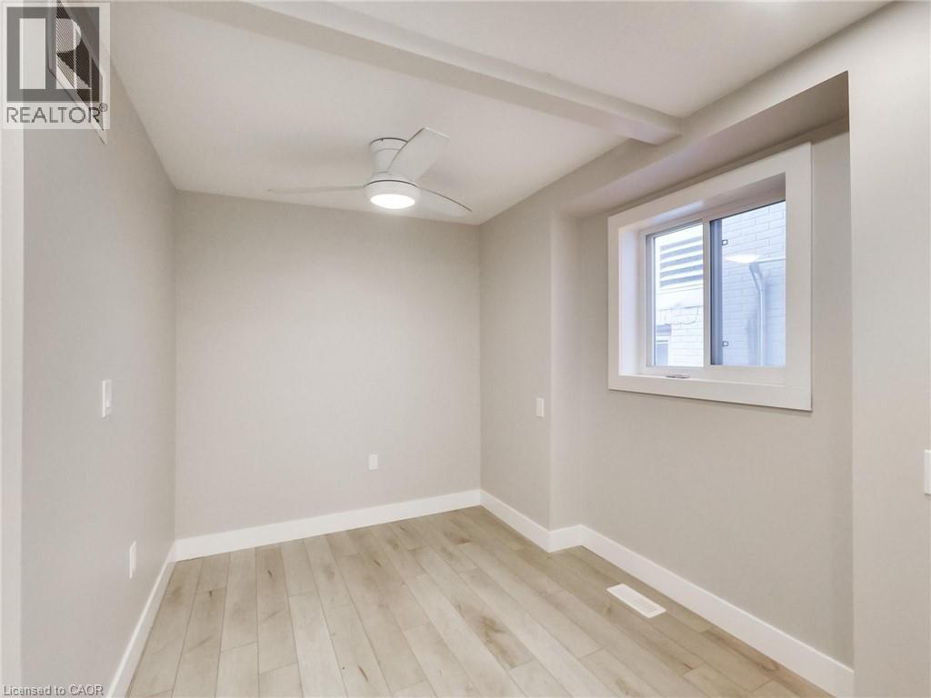229 Parkdale Avenue N Property Photo 11