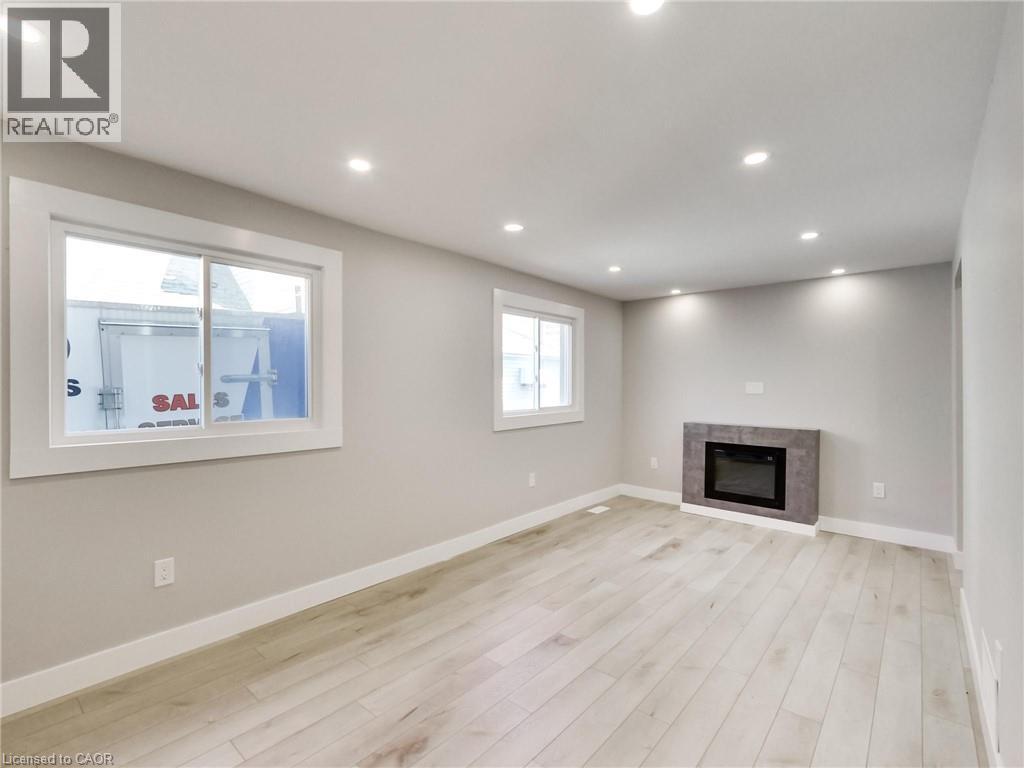 229 Parkdale Avenue N Property Photo 13
