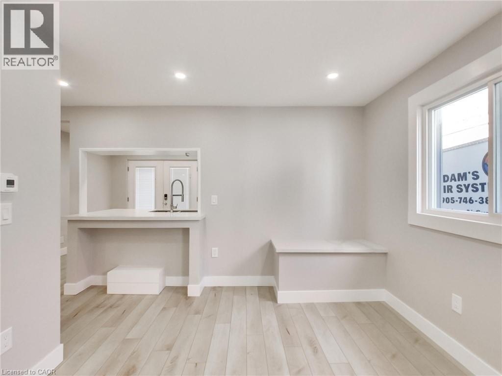 229 Parkdale Avenue N Property Photo 16