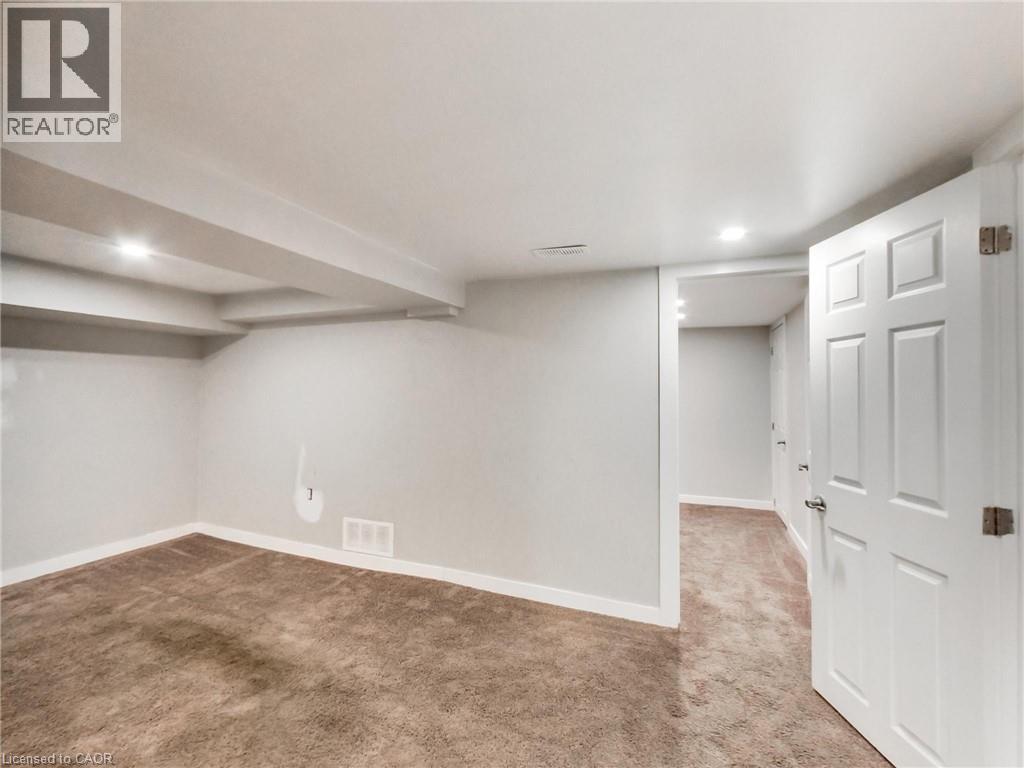 229 Parkdale Avenue N Property Photo 21