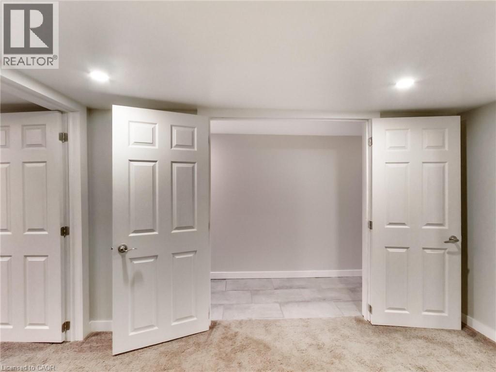 229 Parkdale Avenue N Property Photo 23