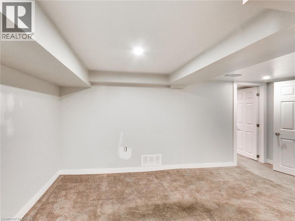 229 Parkdale Avenue N Property Photo 25