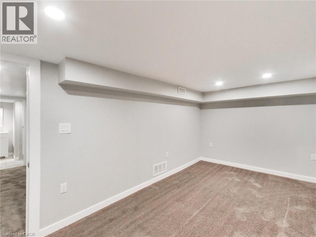 229 Parkdale Avenue N Property Photo 27