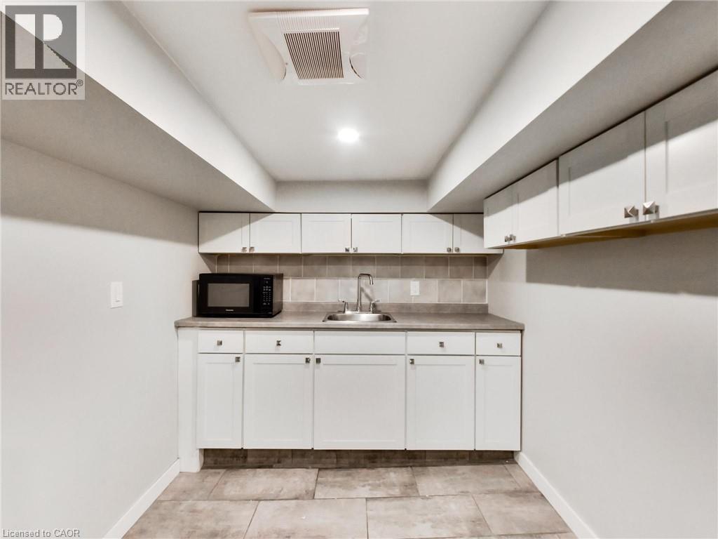 229 Parkdale Avenue N Property Photo 29