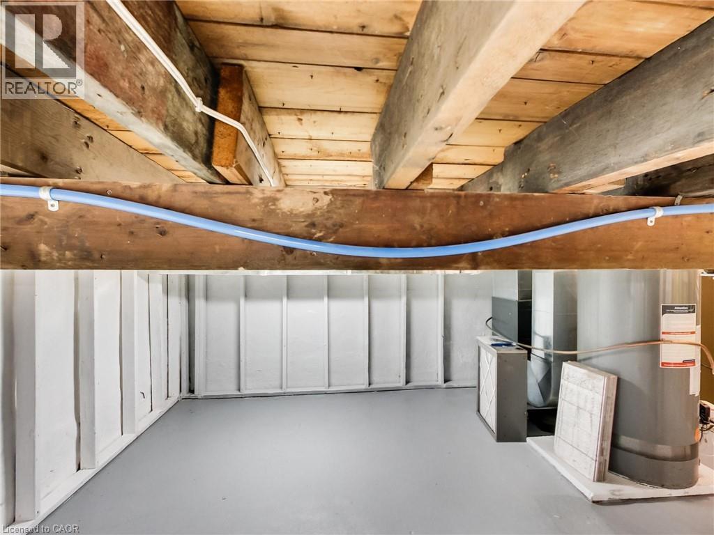 229 Parkdale Avenue N Property Photo 32