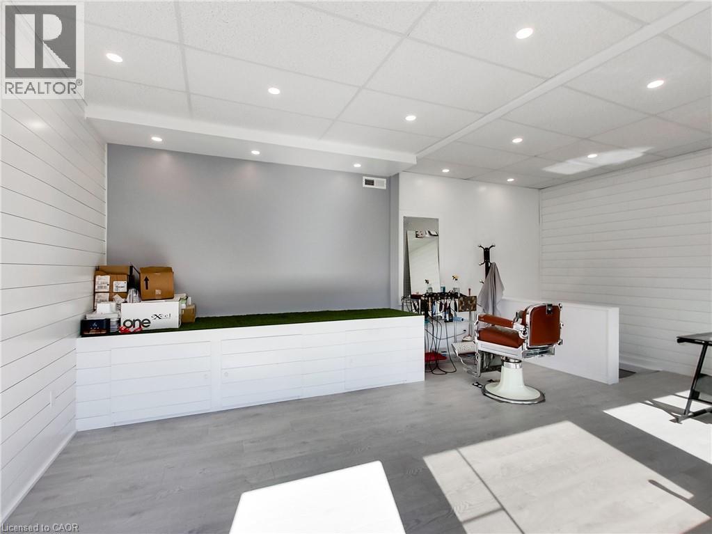 229 Parkdale Avenue N Property Photo 2