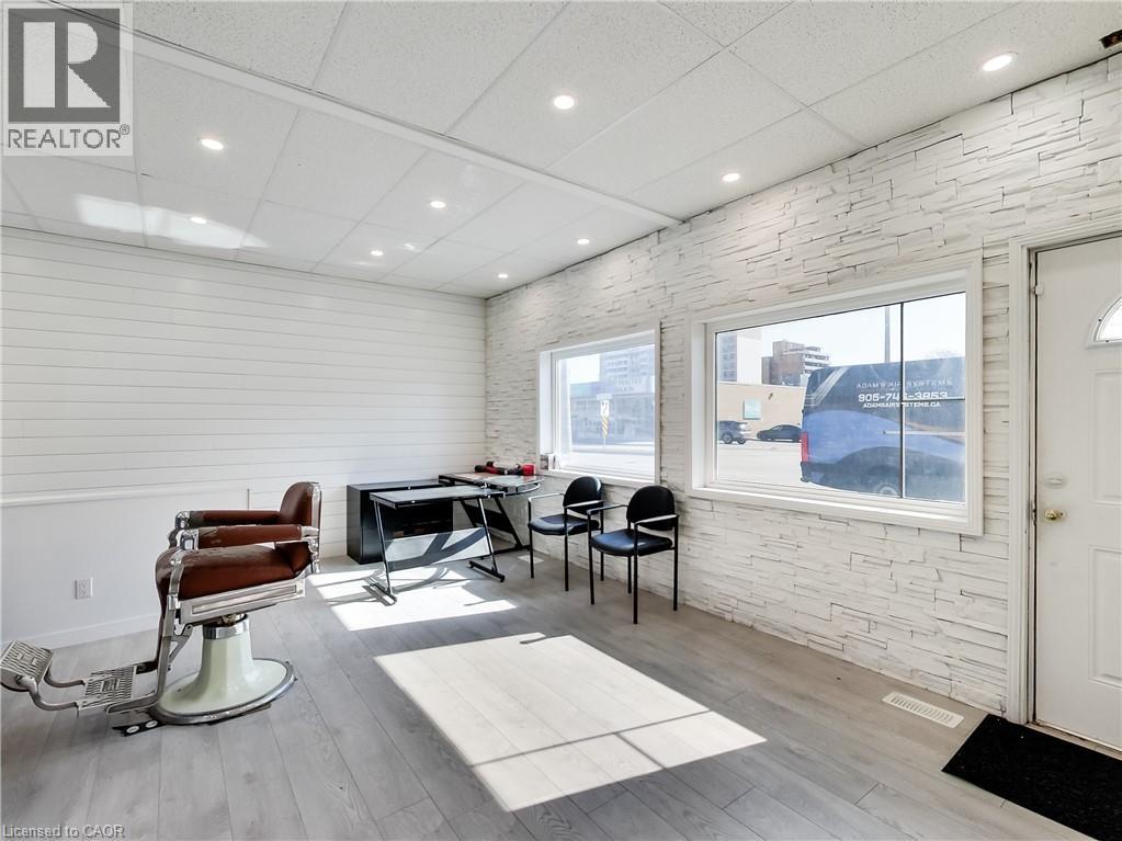 229 Parkdale Avenue N Property Photo 3