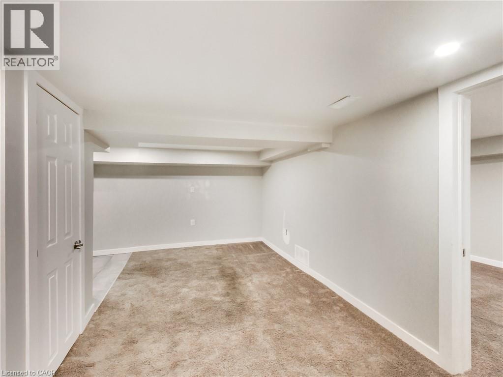 229 Parkdale Avenue N Property Photo 6