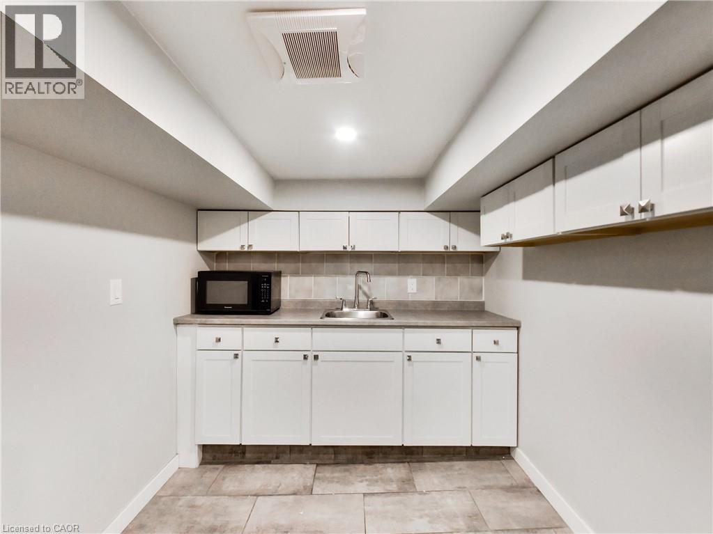 229 Parkdale Avenue N Property Photo 11