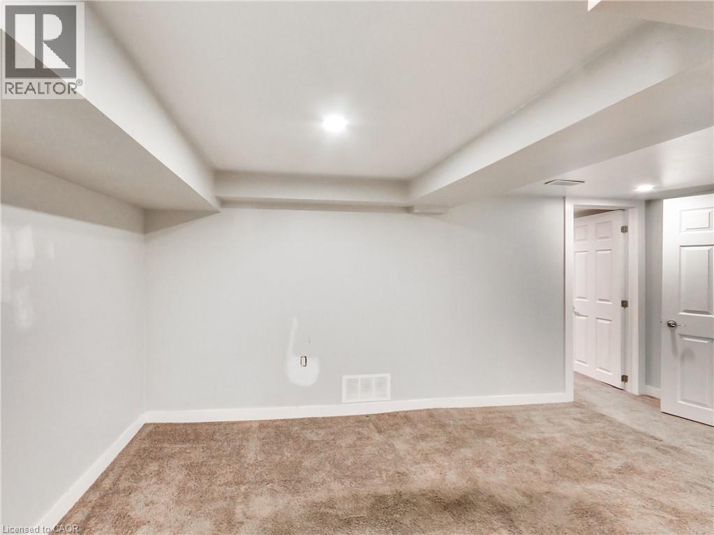 229 Parkdale Avenue N Property Photo 12