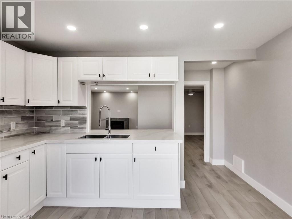 229 Parkdale Avenue N Property Photo 14