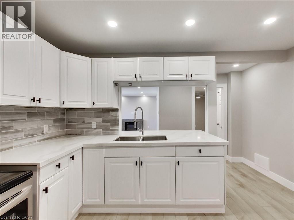 229 Parkdale Avenue N Property Photo 16