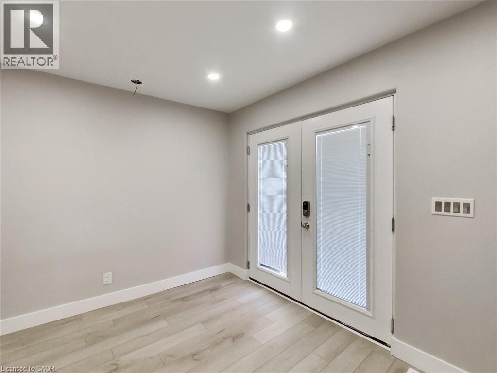 229 Parkdale Avenue N Property Photo 17