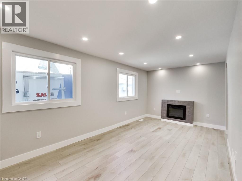 229 Parkdale Avenue N Property Photo 21