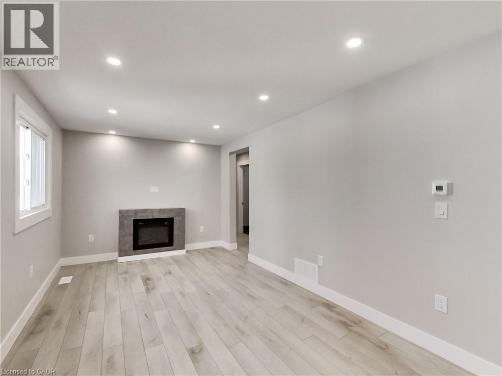 229 Parkdale Avenue N Property Photo 22