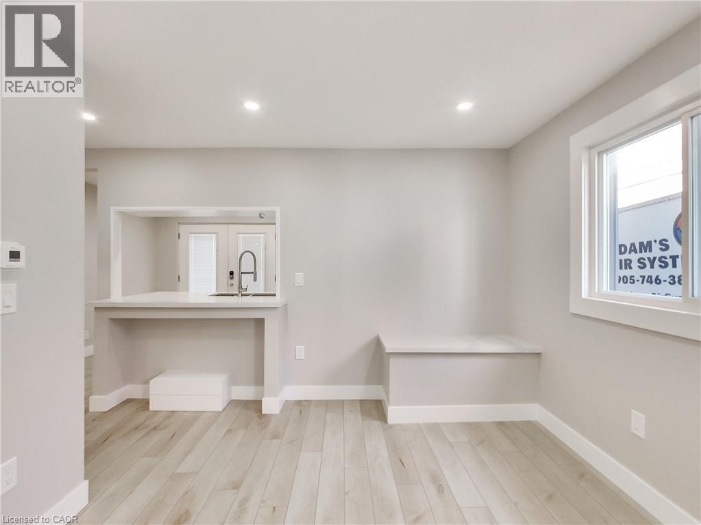 229 Parkdale Avenue N Property Photo 24