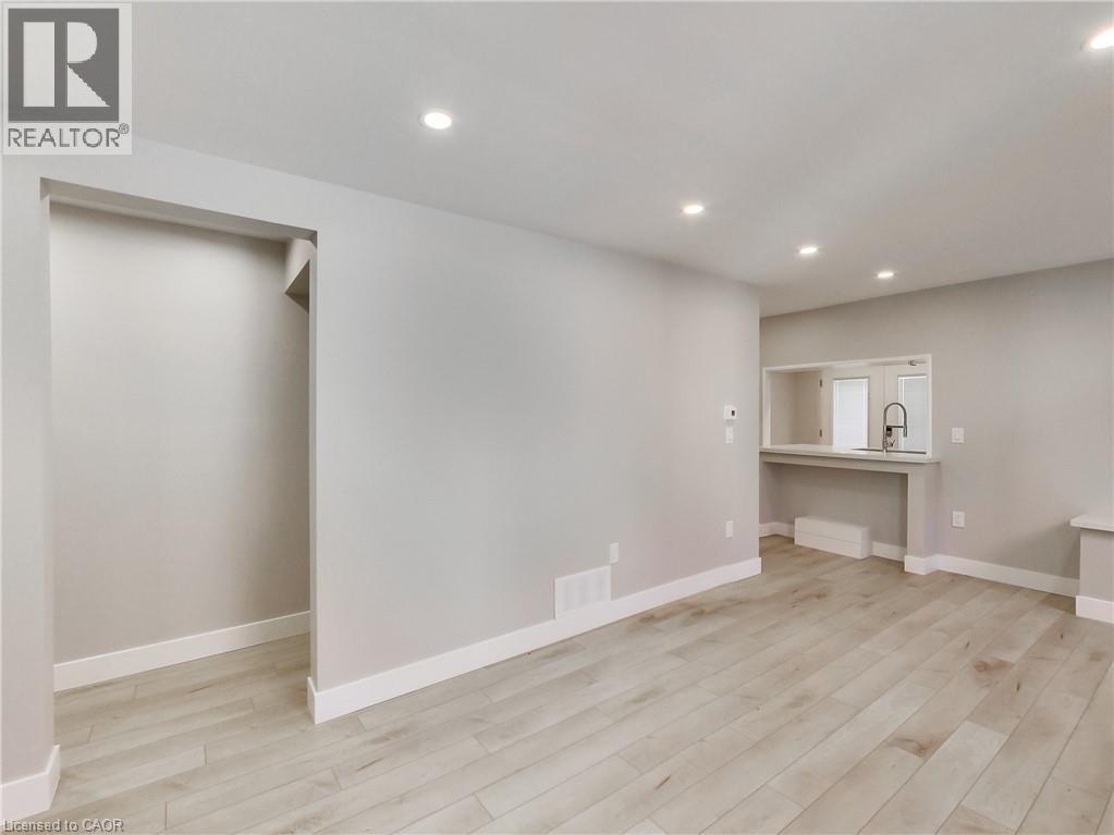 229 Parkdale Avenue N Property Photo 25