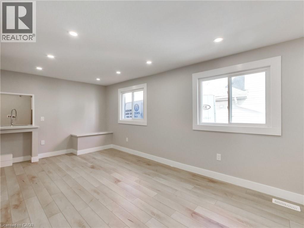 229 Parkdale Avenue N Property Photo 26