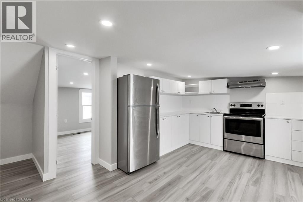 229 Parkdale Avenue N Property Photo 29
