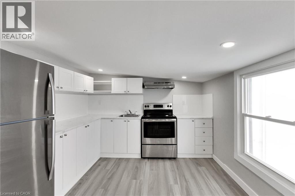 229 Parkdale Avenue N Property Photo 30