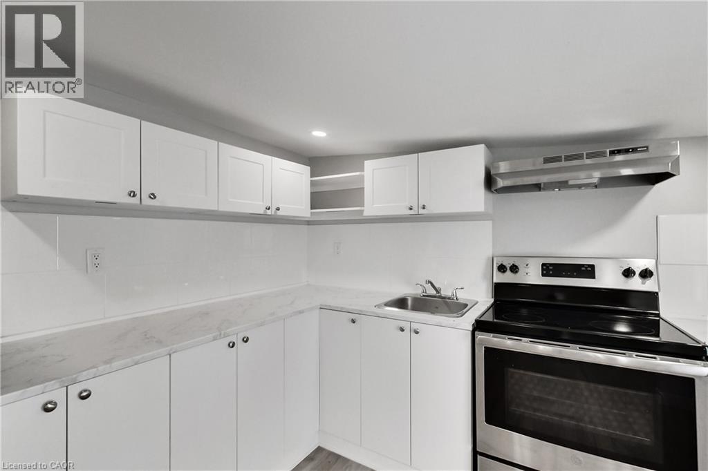 229 Parkdale Avenue N Property Photo 31