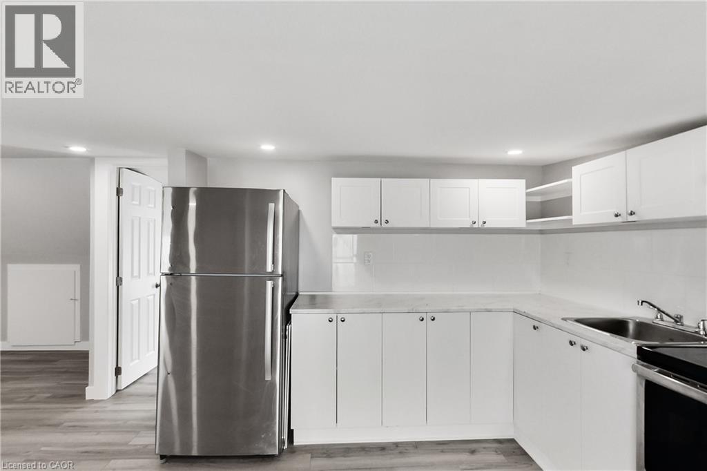 229 Parkdale Avenue N Property Photo 32