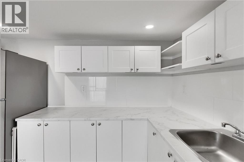 229 Parkdale Avenue N Property Photo 33