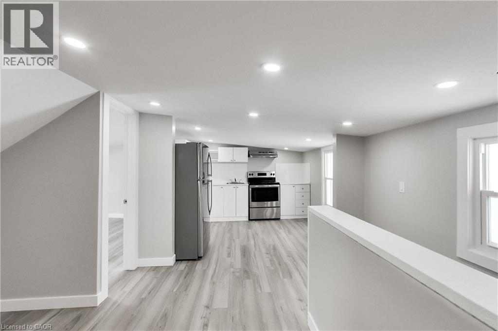 229 Parkdale Avenue N Property Photo 34