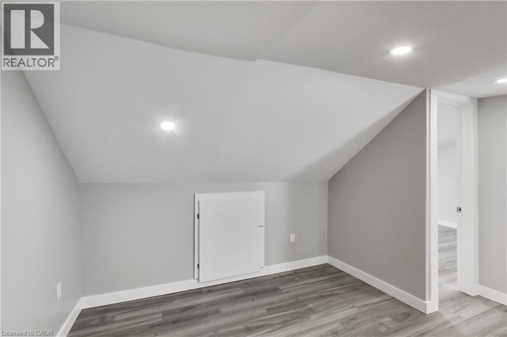 229 Parkdale Avenue N Property Photo 35