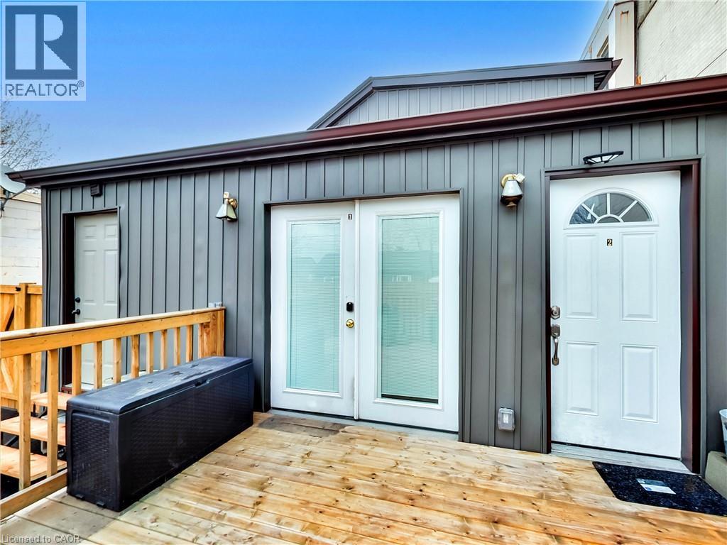 229 Parkdale Avenue N Property Photo 46