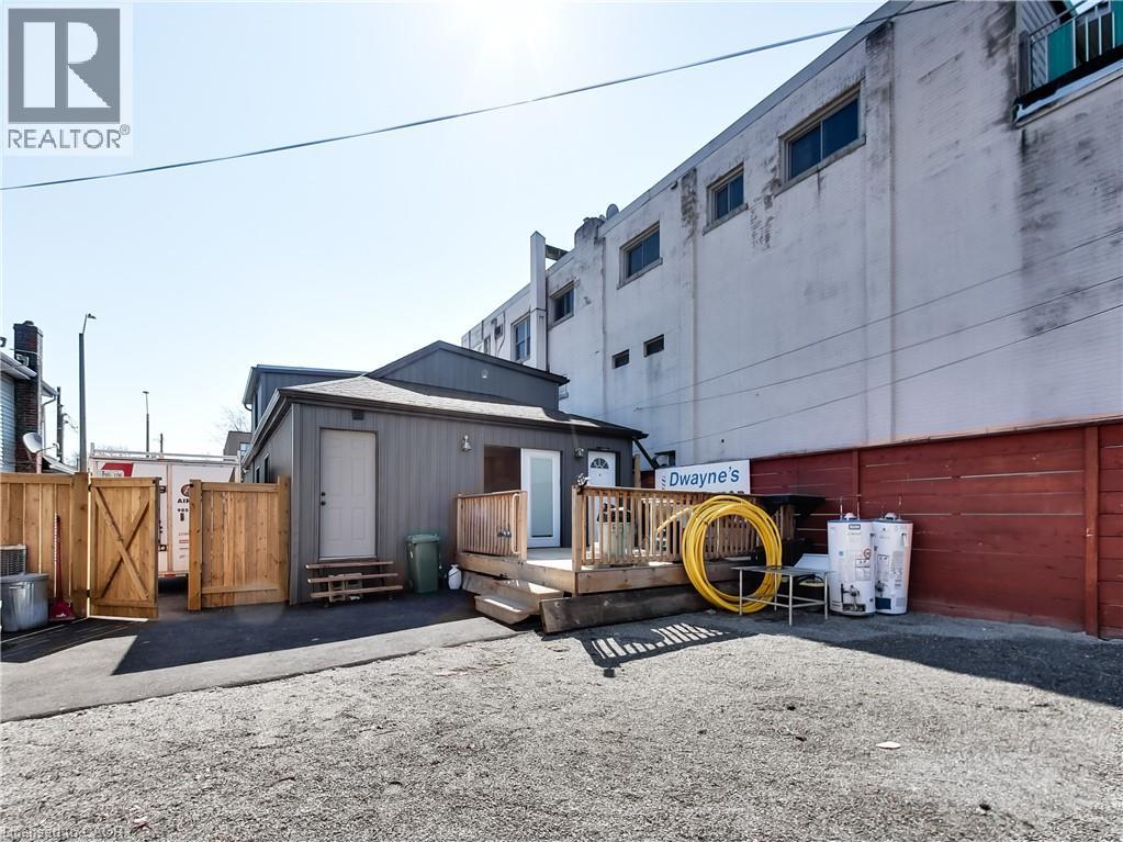 229 Parkdale Avenue N Property Photo 47