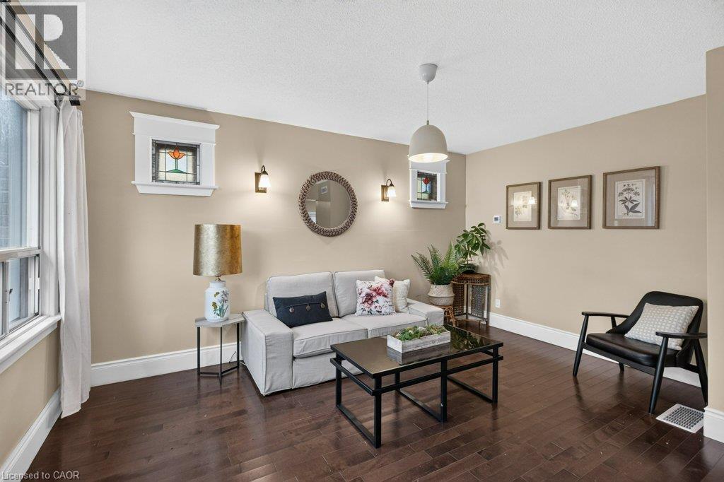 50 Wexford Avenue S Property Photo 4