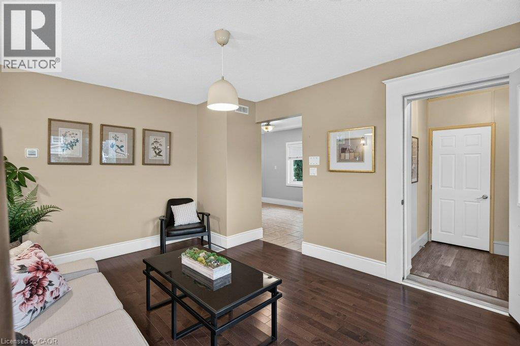 50 Wexford Avenue S Property Photo 5