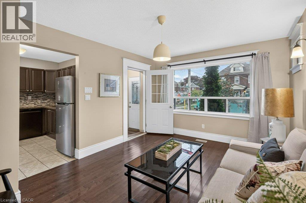 50 Wexford Avenue S Property Photo 6