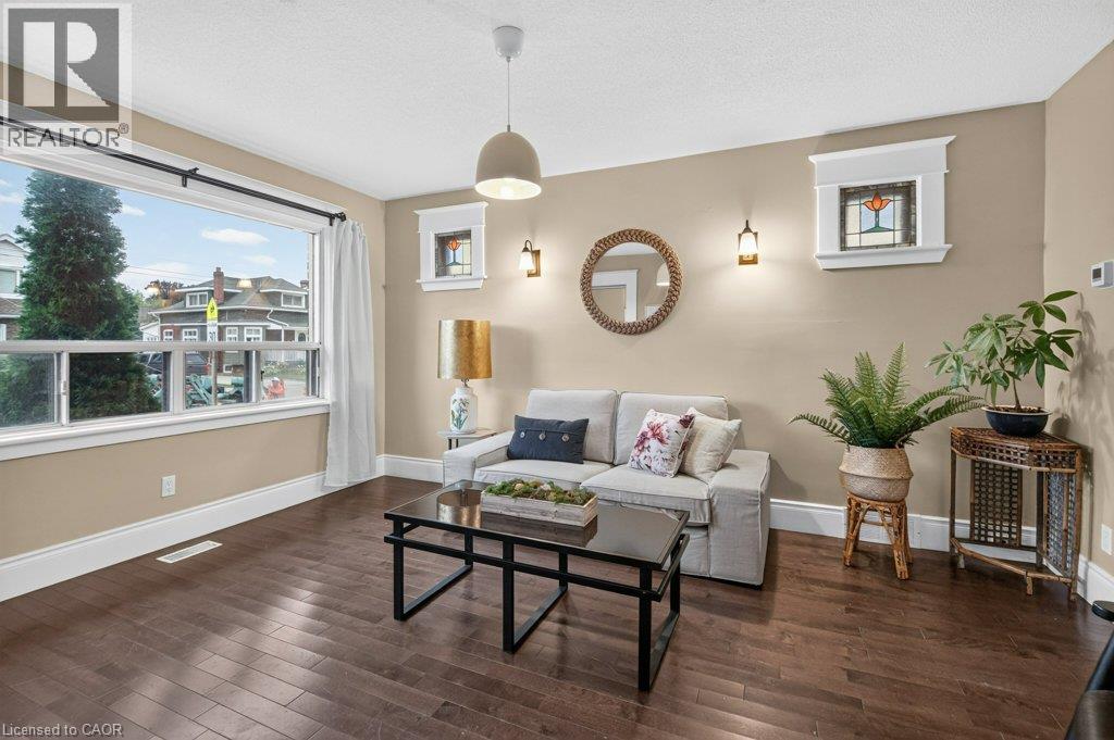 50 Wexford Avenue S Property Photo 7