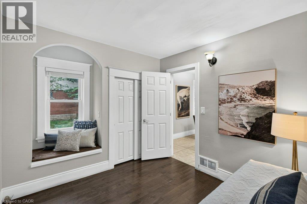 50 Wexford Avenue S Property Photo 21