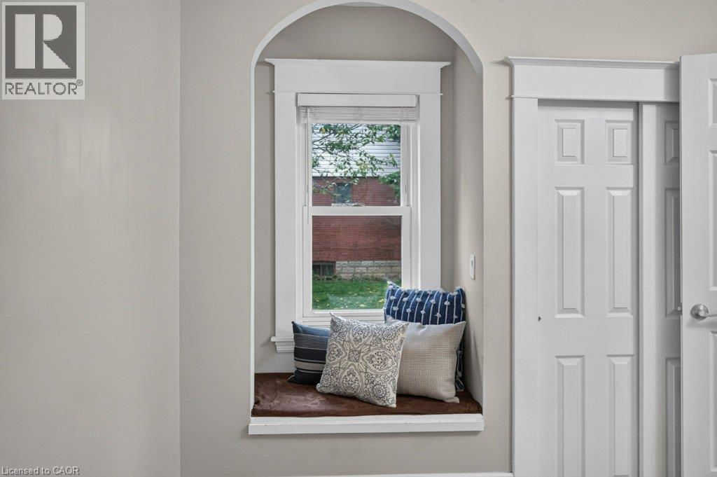 50 Wexford Avenue S Property Photo 23