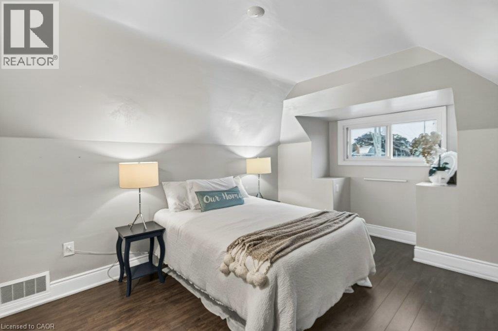50 Wexford Avenue S Property Photo 25