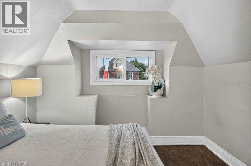 50 Wexford Avenue S Property Photo 26