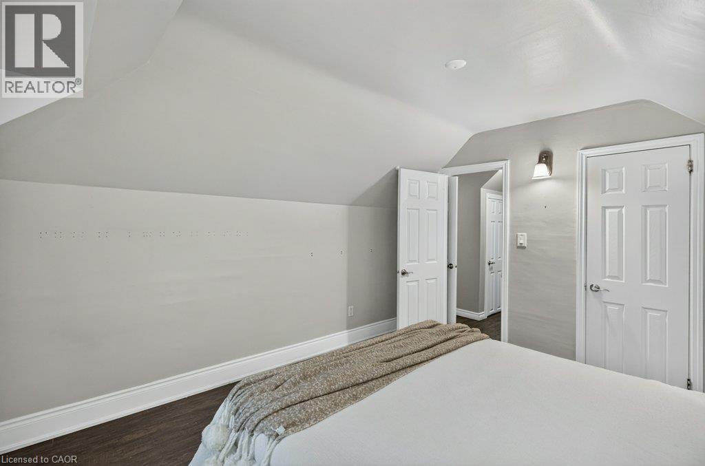 50 Wexford Avenue S Property Photo 27
