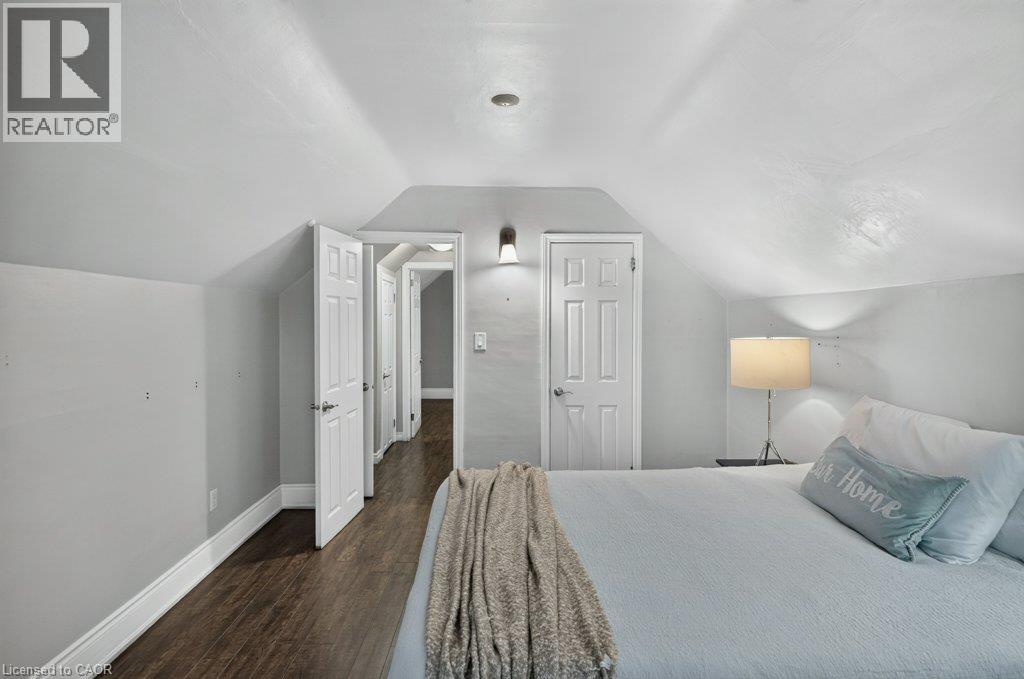 50 Wexford Avenue S Property Photo 28