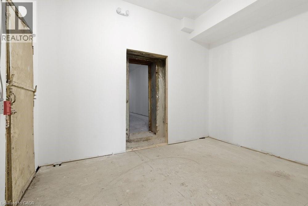 55 John Street S Property Photo 12