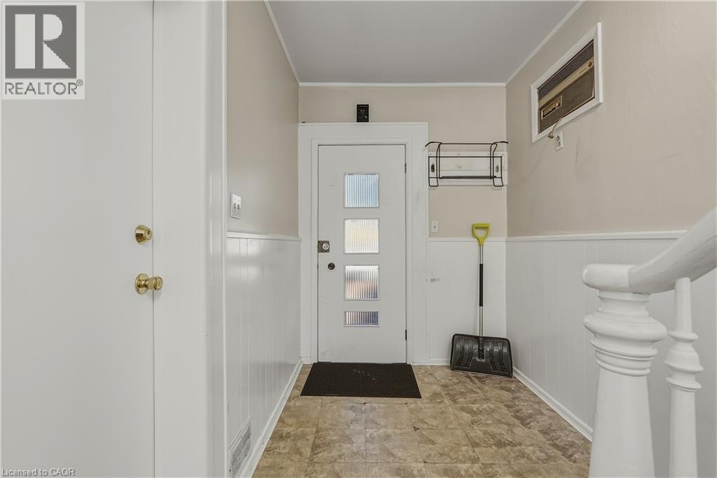 84 West Avenue S Property Photo 4