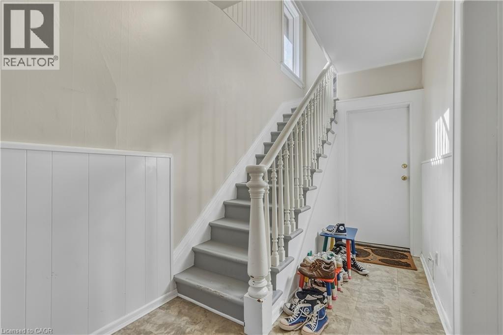 84 West Avenue S Property Photo 5