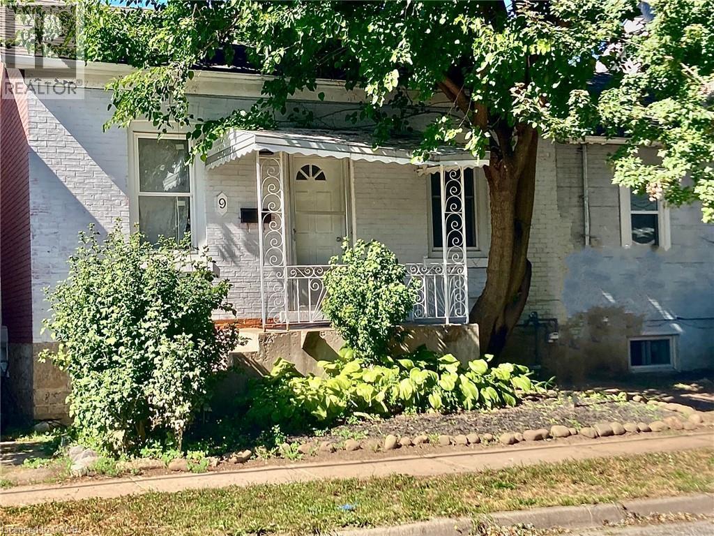 9 WOODLAND Avenue Property Photo 1