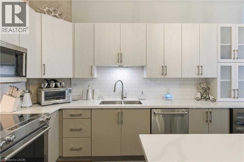 66 Bay Street S Unit# Ph10 Property Photo 12