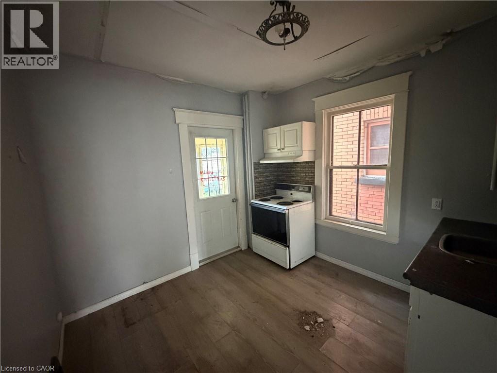 246 St James Street Property Photo 4