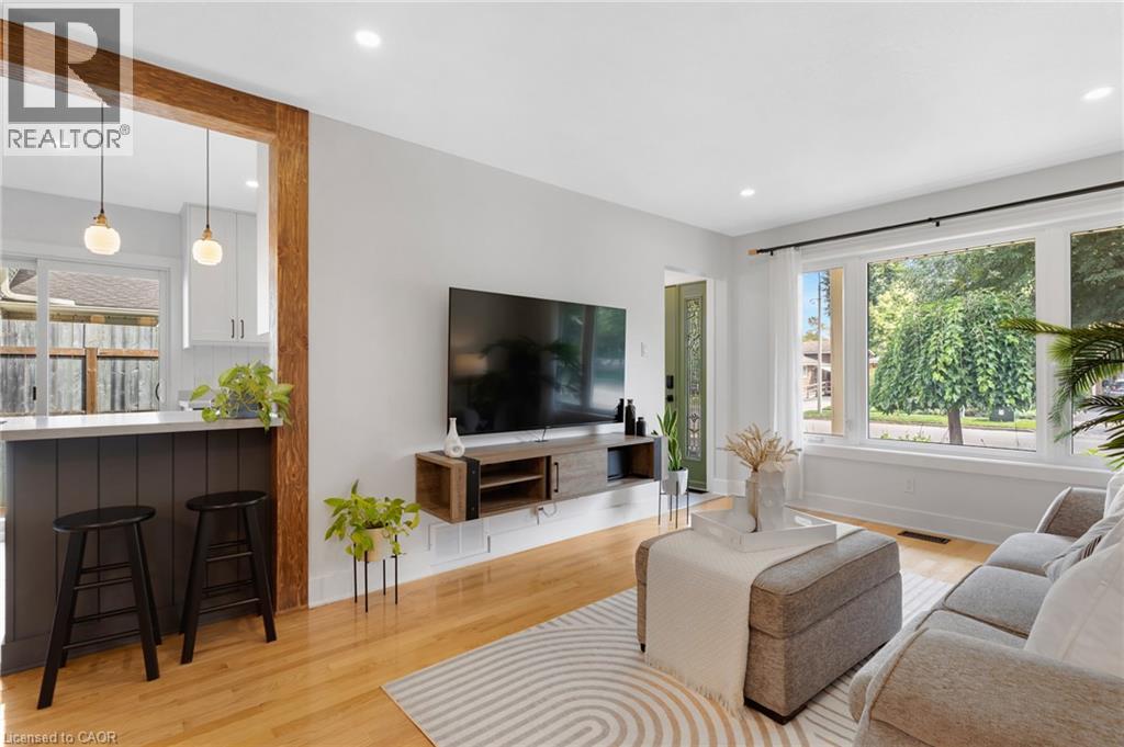 477 Kingscourt Drive Unit# B Property Photo 8