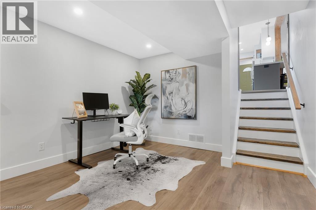 477 Kingscourt Drive Unit# B Property Photo 29